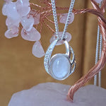 Load image into Gallery viewer, breastmilk jewelry made in the UK 
