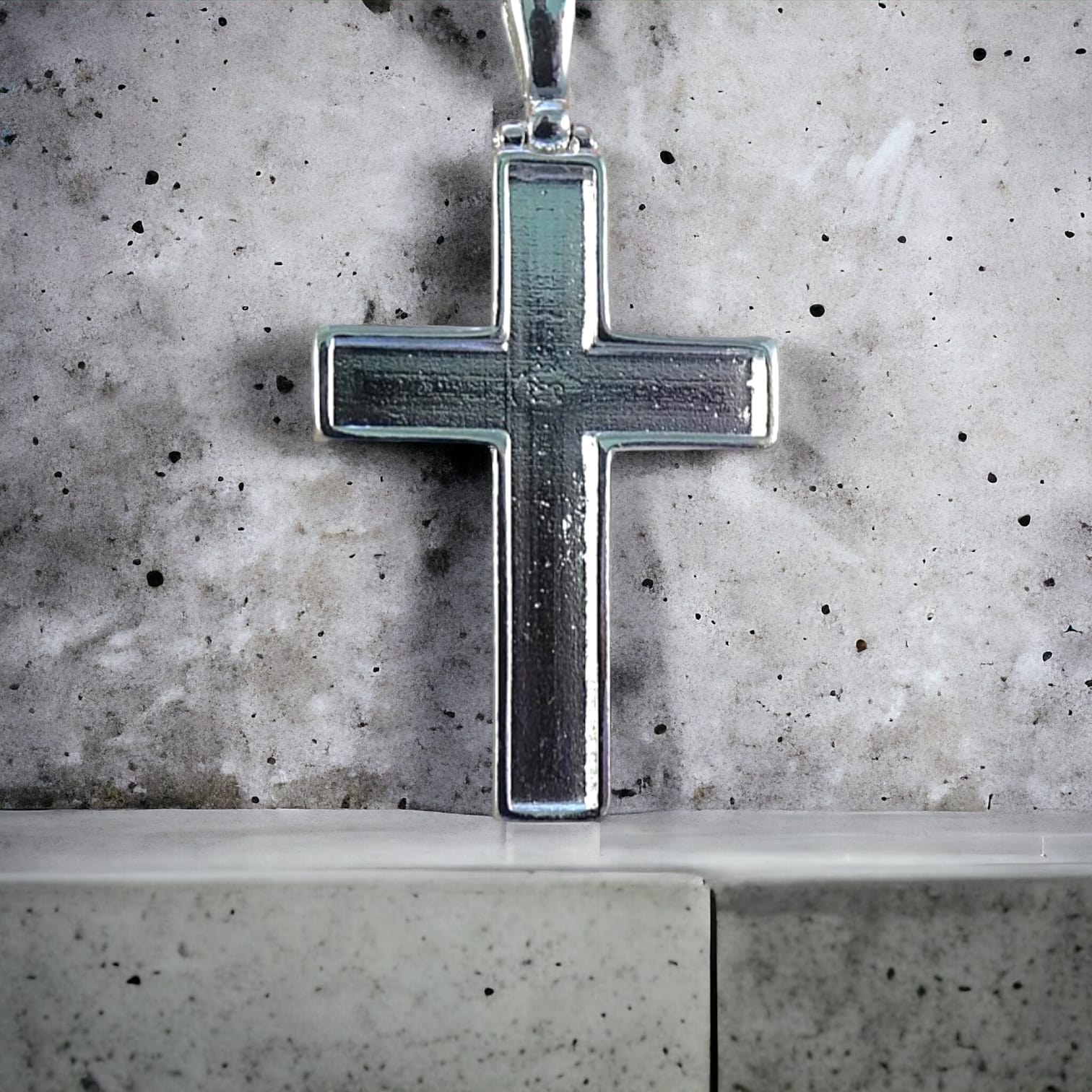 Cross ashes pendant